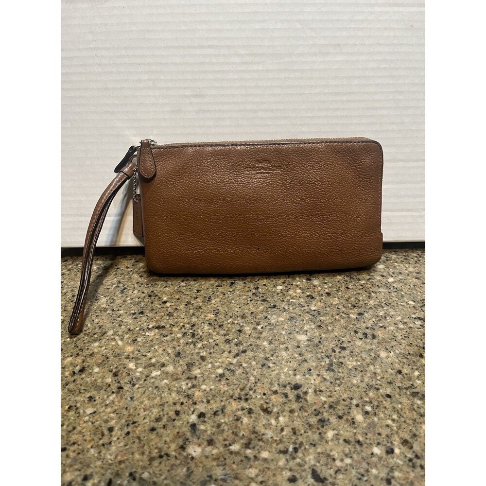 COACH PEBBLED BROWN LEATHER DOUBLE ZIP SADDLE WRISTLET